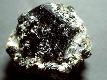 Меланит  (черный андрадит) (Melanite)