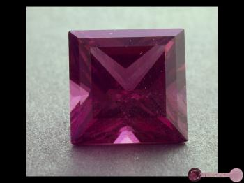 Родолит  (минерал группы  гранатов,  ближе к пиропу) (Rhodolite)