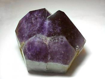 Аметист  (разн. кварца) (Amethyst)