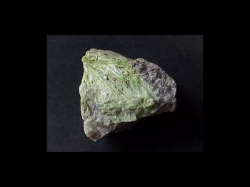 Тремолит и его разн. Гексагонит (Tremolite & Hexagonite)