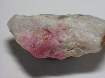 Тугтупит (Tugtupite)