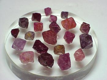 Шпинель благородная  (обобщ. ювелирных разн.) (Spinel)