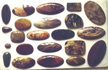 Яшма  (образования преимущ. кварц. состава) (Jasper)