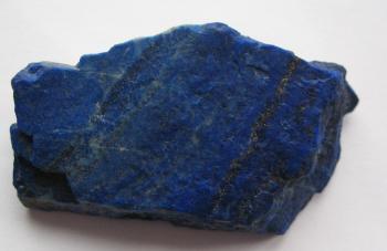 Ляпис-лазурь - синоним лазурита (Lazurite (Lapis Lazuli))