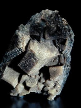 Нефелин (Nepheline)