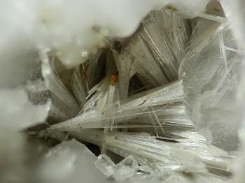 Ремондит (Remondite)