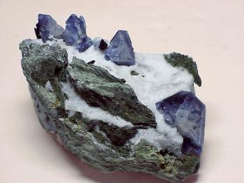 Бенитоит (Benitoite)