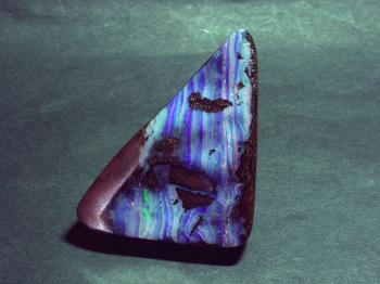 Боулдер-опал   (разн. опала благородного) (Boulder,Seam Opal)