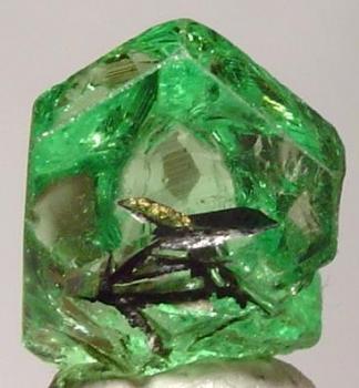 Тсаворит - синоним цаворита (Tsavorite)