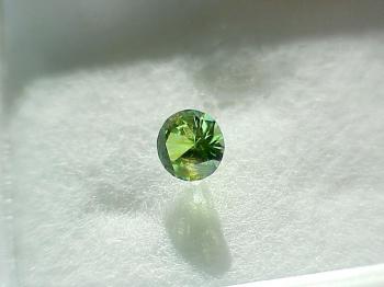 Демантоид  (разн. андрадита, группа граната) (Demantoid)