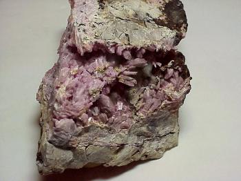 Инезит (Inesite)