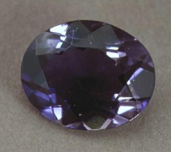 Кордиерит или Иолит или Дихроит (Iolite, Cordierite, Water Sapp)